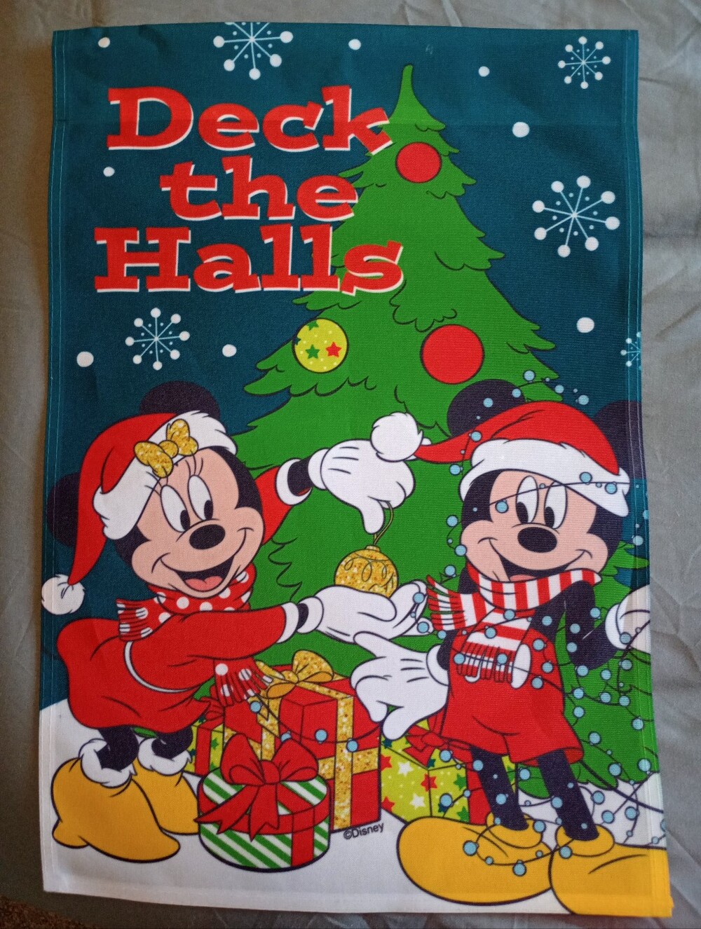Disney Mickey & Minnie Holiday Christmas 'Deck The Halls' Garden Flag NWOT